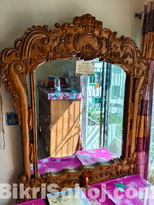 ড্রেসিং টেবিল